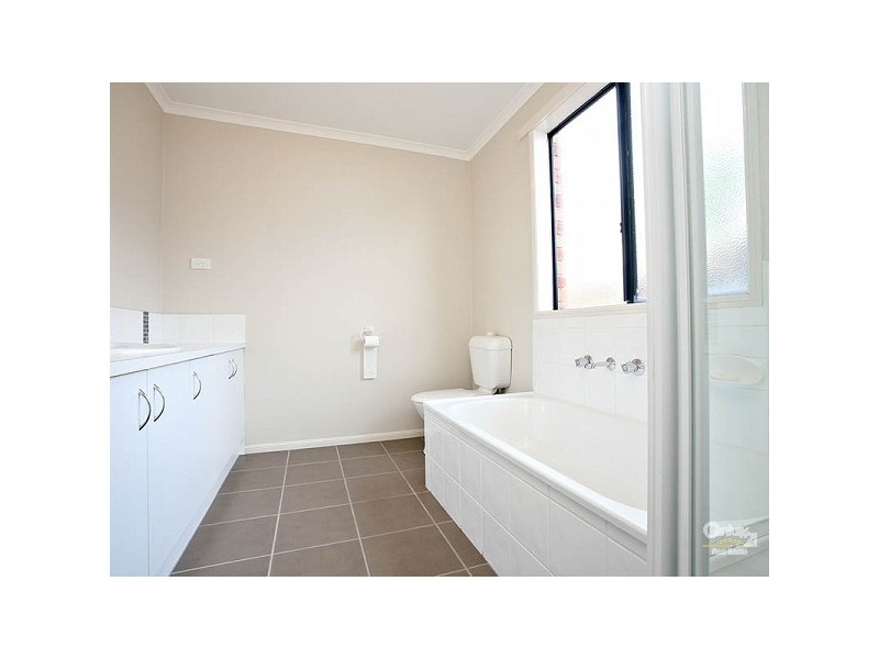 11 Esta Court, Carrum Downs VIC 3201