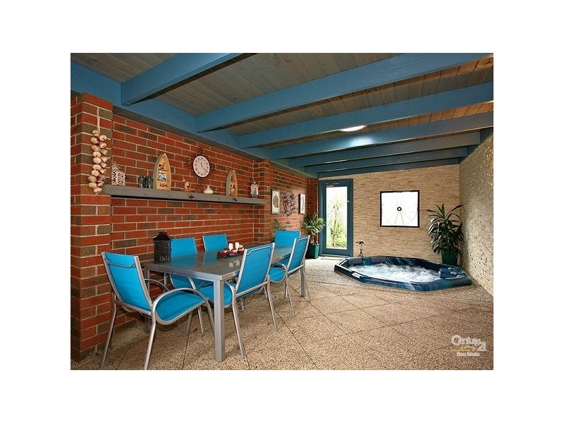 6 Capricornia Way, Aspendale Gardens VIC 3195