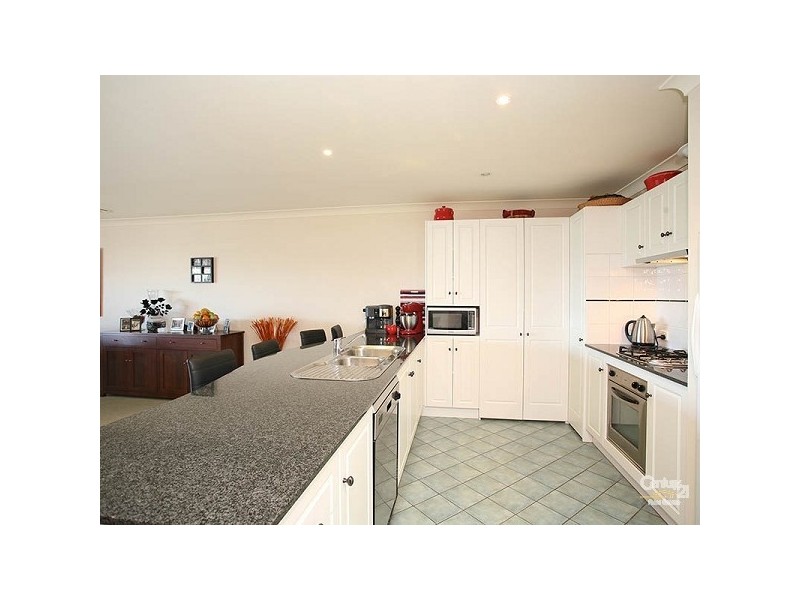 18 North Shore Drive, Patterson Lakes VIC 3197