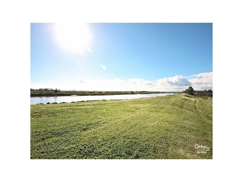 18 North Shore Drive, Patterson Lakes VIC 3197