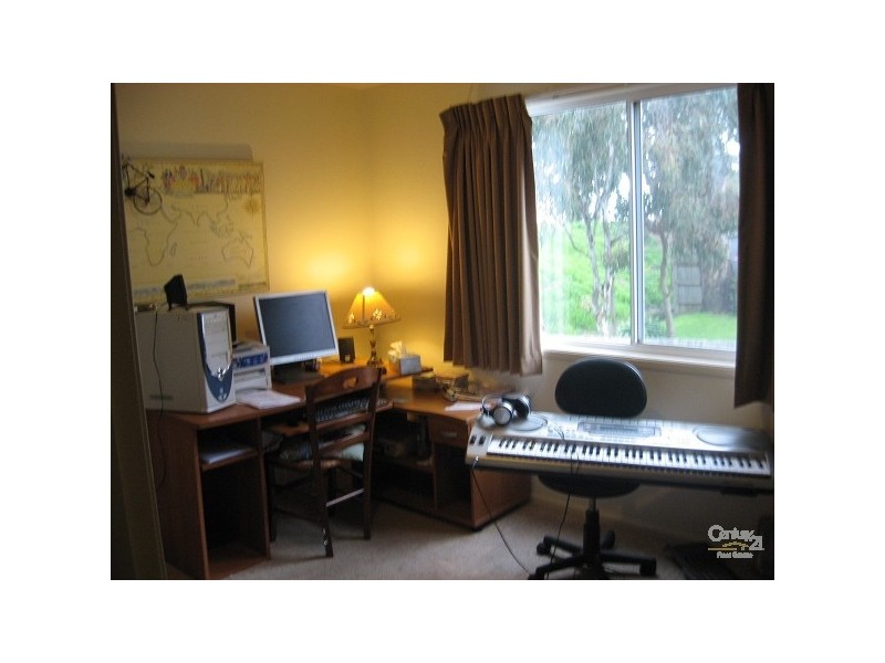 8 Rustic Dve, Bangholme VIC 3175