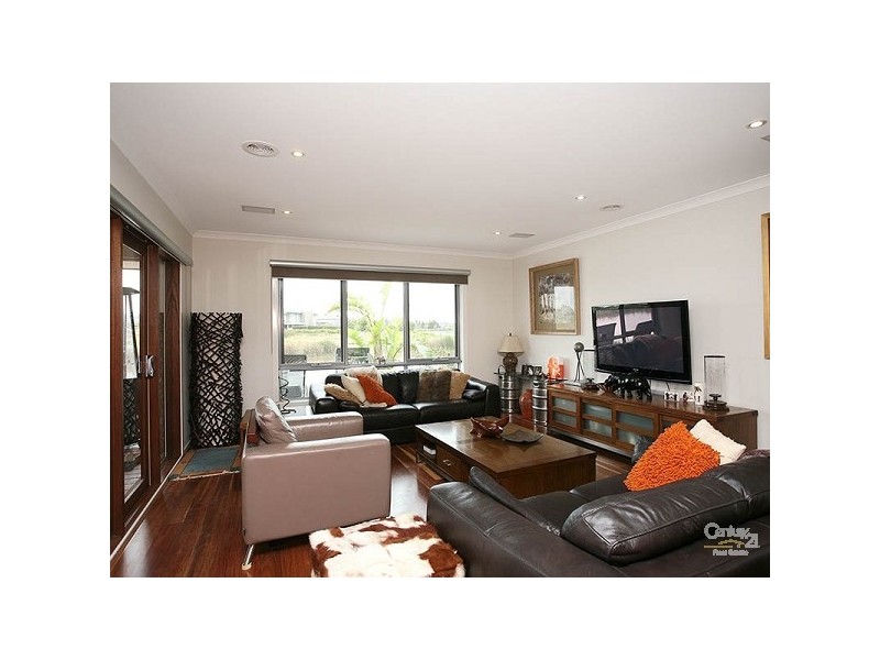 18 Quarterdeck Road, Sandhurst VIC 3977