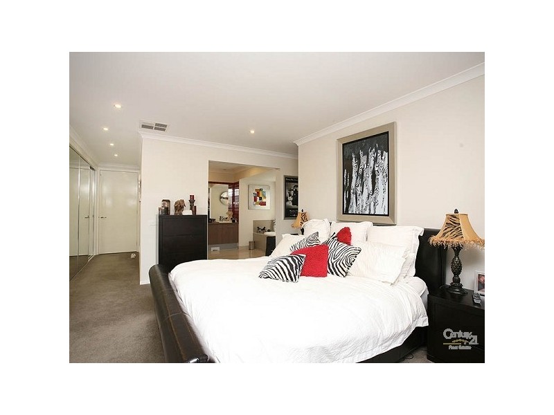 18 Quarterdeck Road, Sandhurst VIC 3977