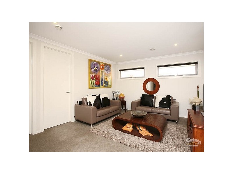 18 Quarterdeck Road, Sandhurst VIC 3977