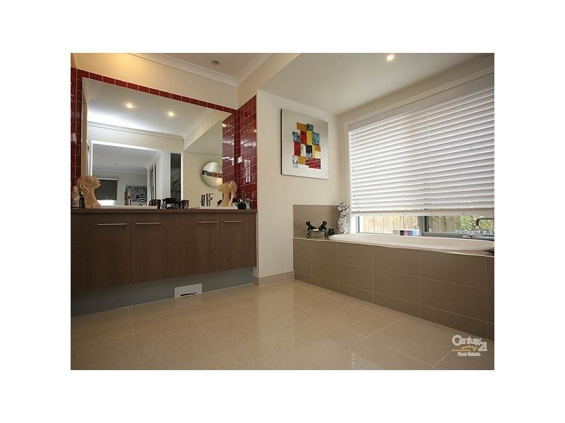 18 Quarterdeck Road, Sandhurst VIC 3977