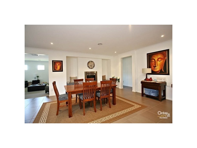 2 Bluewater Dve, Sandhurst VIC 3977