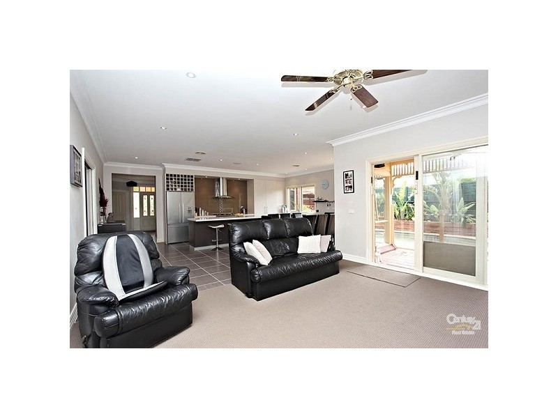30 Harbour Dve, Patterson Lakes VIC 3197