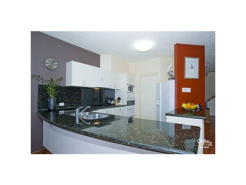 8 Marina Palms, Patterson Lakes VIC 3197