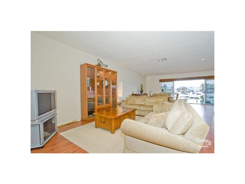 8 Marina Palms, Patterson Lakes VIC 3197