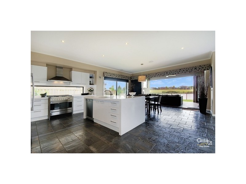 28 Lakeside Dve, Sandhurst VIC 3977