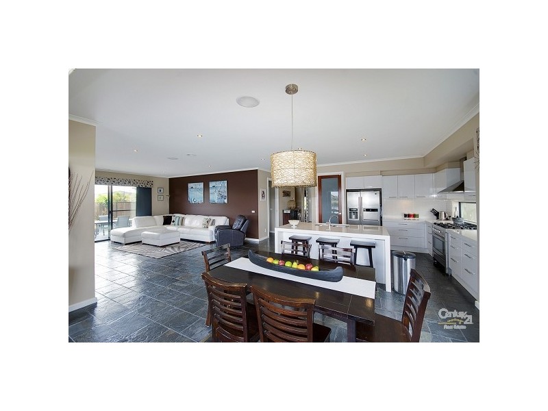 28 Lakeside Dve, Sandhurst VIC 3977