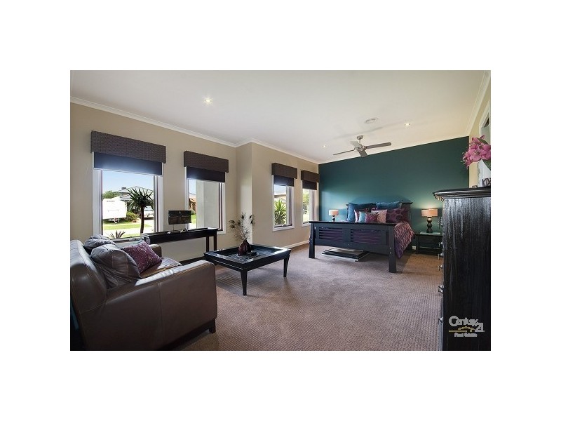 28 Lakeside Dve, Sandhurst VIC 3977