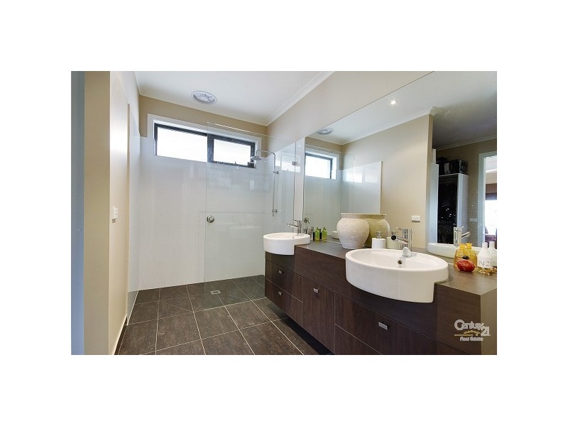 28 Lakeside Dve, Sandhurst VIC 3977