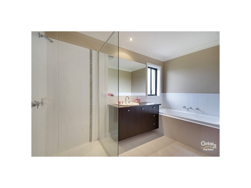 28 Lakeside Dve, Sandhurst VIC 3977