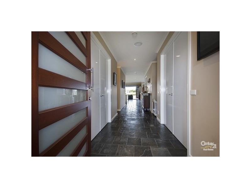 28 Lakeside Dve, Sandhurst VIC 3977