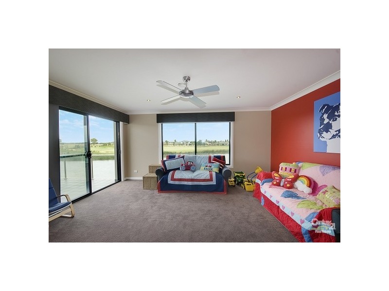 28 Lakeside Dve, Sandhurst VIC 3977