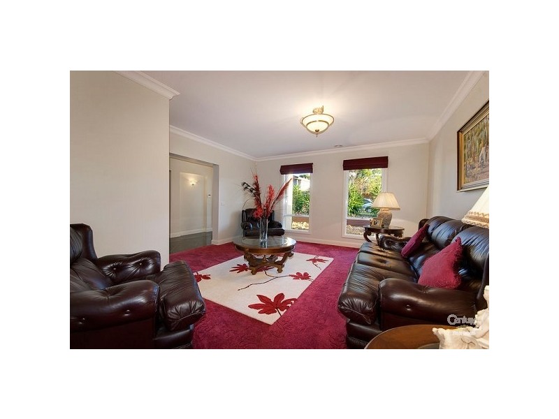 13 Commonwealth Tce, Sandhurst VIC 3977