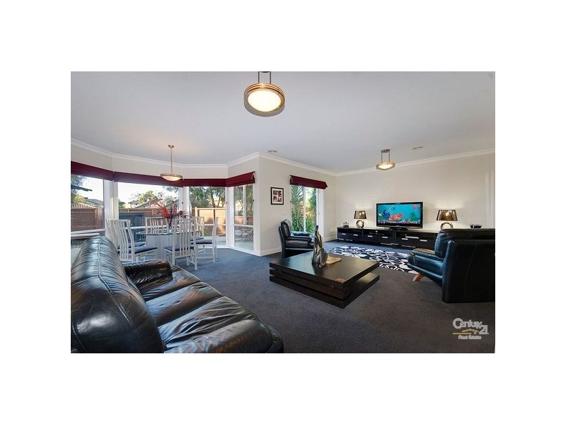 13 Commonwealth Tce, Sandhurst VIC 3977