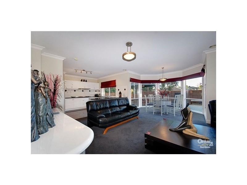 13 Commonwealth Tce, Sandhurst VIC 3977