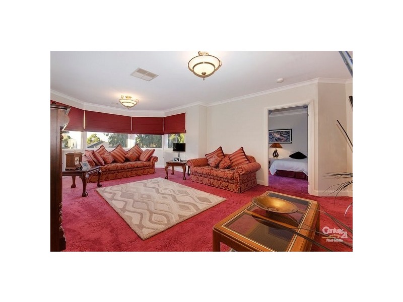 13 Commonwealth Tce, Sandhurst VIC 3977