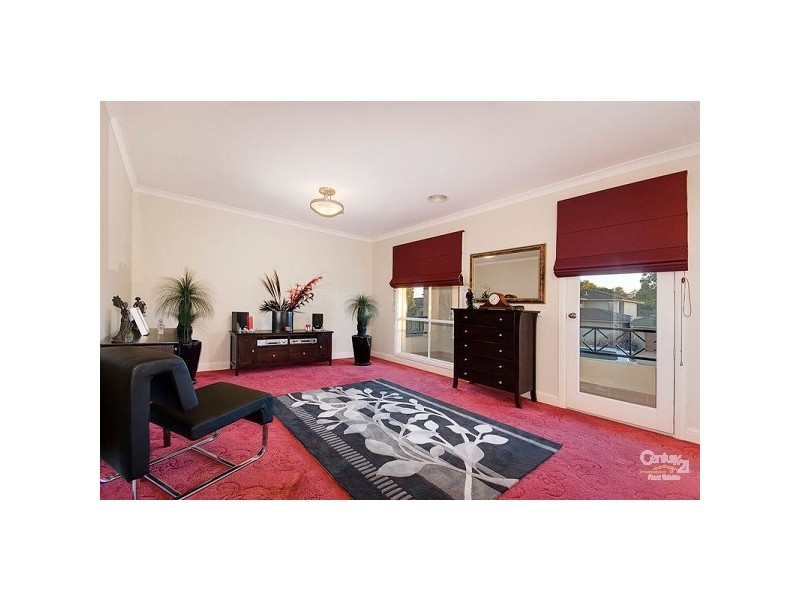 13 Commonwealth Tce, Sandhurst VIC 3977