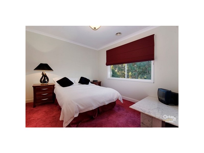 13 Commonwealth Tce, Sandhurst VIC 3977
