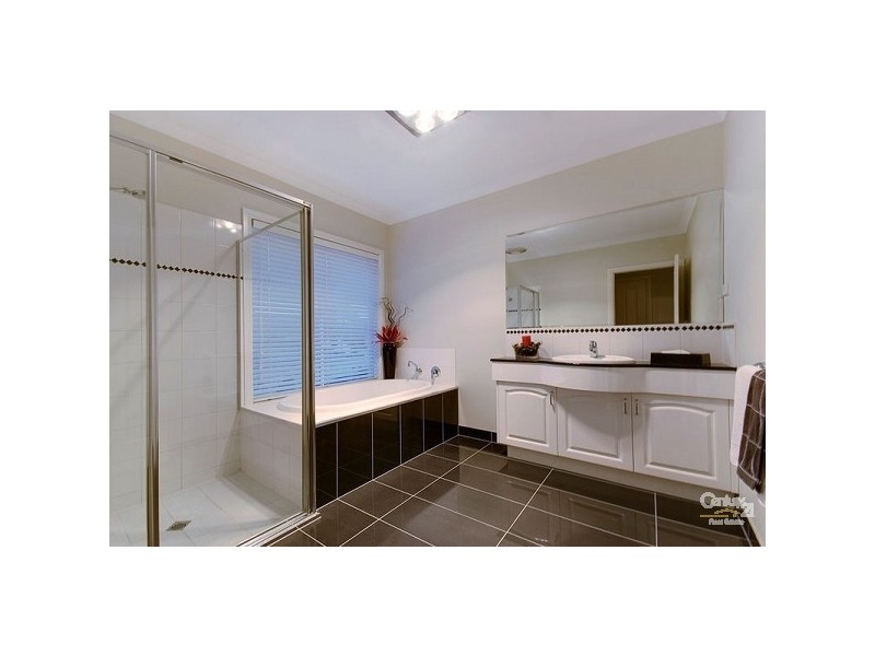 13 Commonwealth Tce, Sandhurst VIC 3977