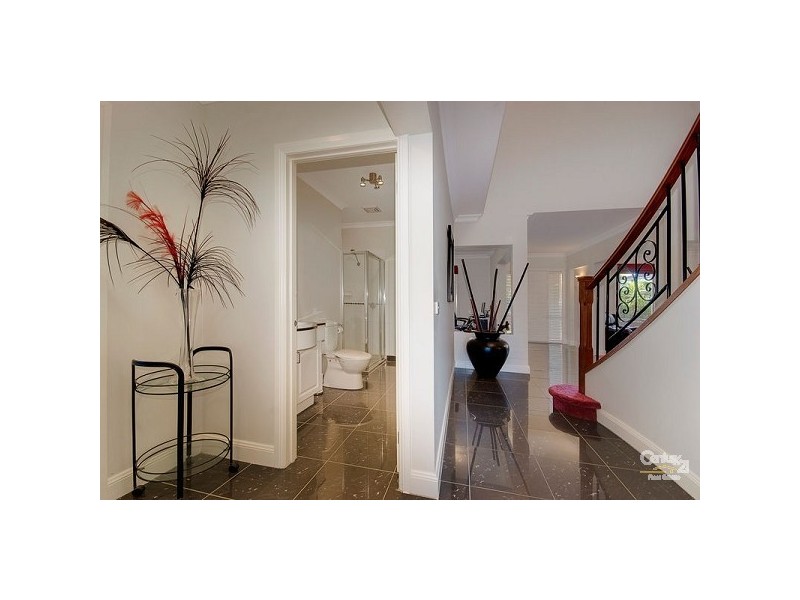 13 Commonwealth Tce, Sandhurst VIC 3977