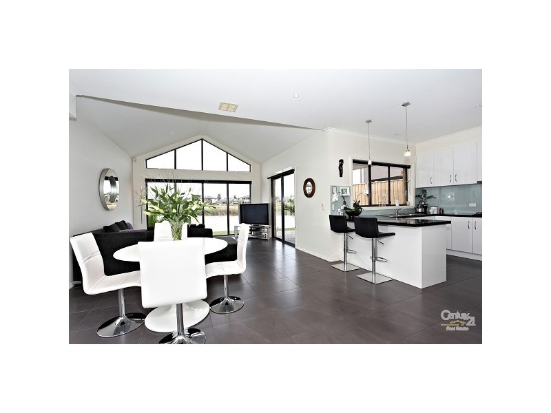 28 Quarterdeck Road, Sandhurst VIC 3977