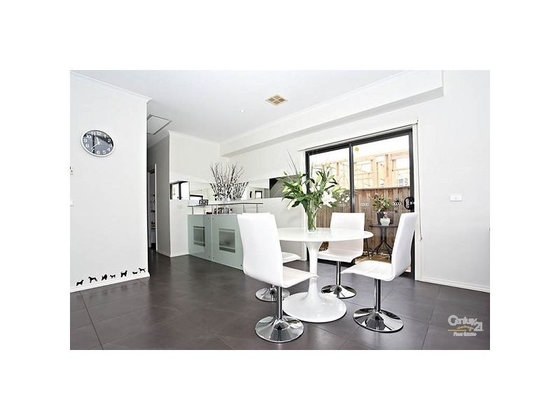 28 Quarterdeck Road, Sandhurst VIC 3977