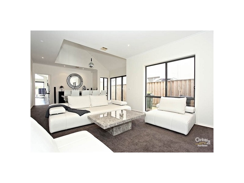 28 Quarterdeck Road, Sandhurst VIC 3977