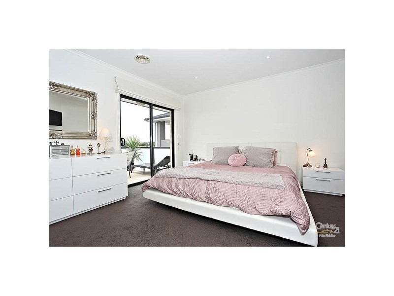 28 Quarterdeck Road, Sandhurst VIC 3977