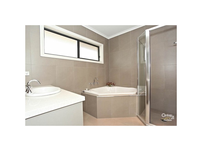 28 Quarterdeck Road, Sandhurst VIC 3977