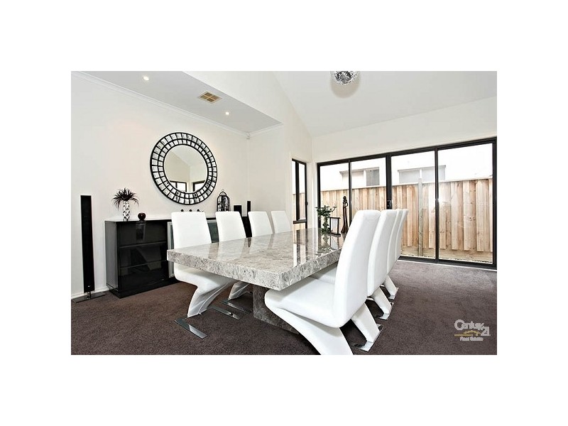 28 Quarterdeck Road, Sandhurst VIC 3977