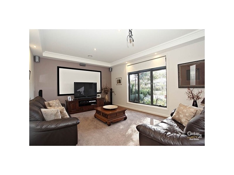 11 Cunningham Crescent, Sandhurst VIC 3977