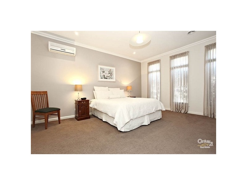 11 Cunningham Crescent, Sandhurst VIC 3977