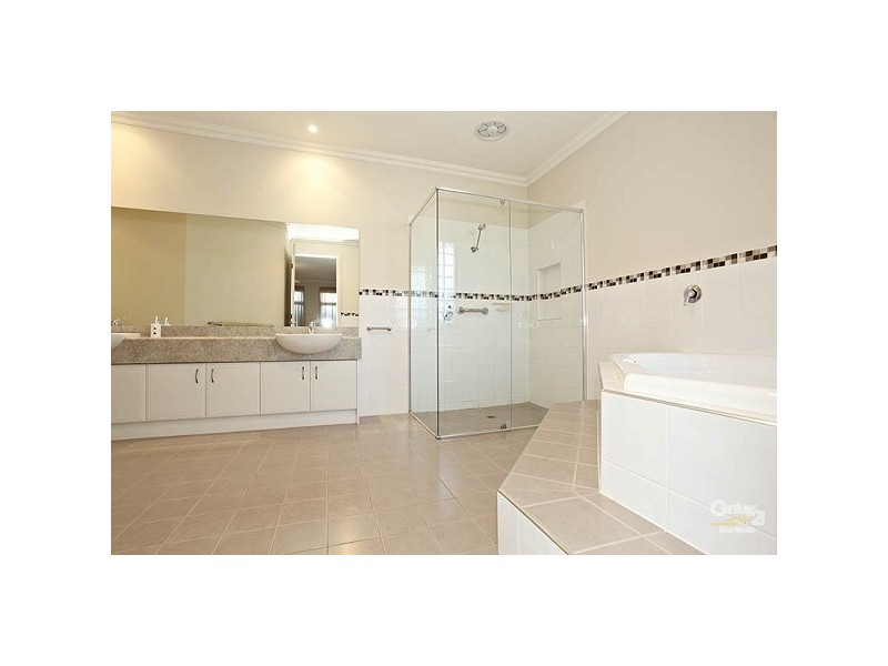 11 Cunningham Crescent, Sandhurst VIC 3977