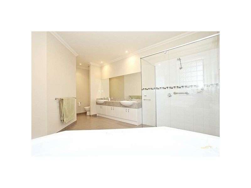 11 Cunningham Crescent, Sandhurst VIC 3977