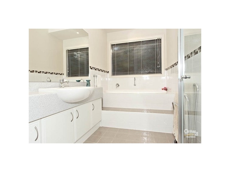 11 Cunningham Crescent, Sandhurst VIC 3977