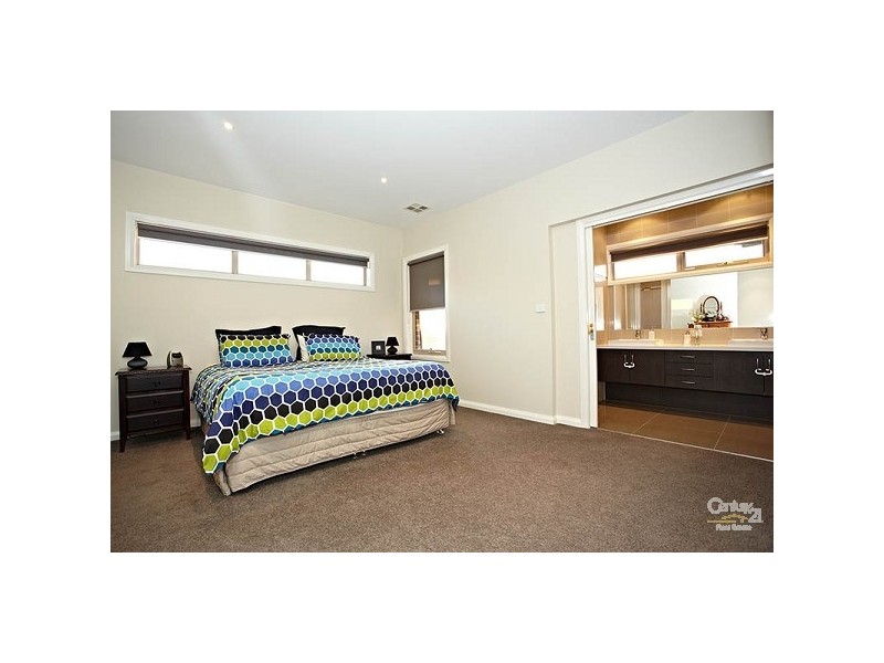 24 Riverside West, Patterson Lakes VIC 3197