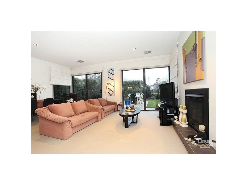 31 Barton Dve, Sandhurst VIC 3977