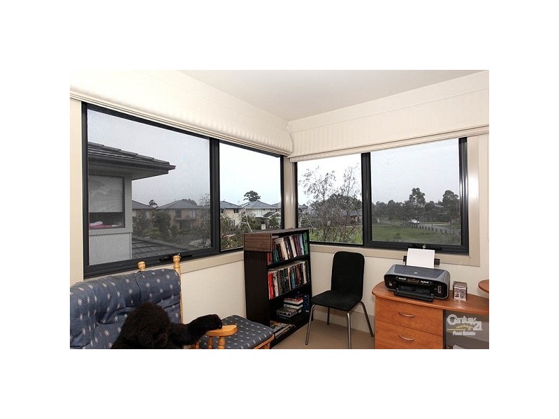 31 Barton Dve, Sandhurst VIC 3977