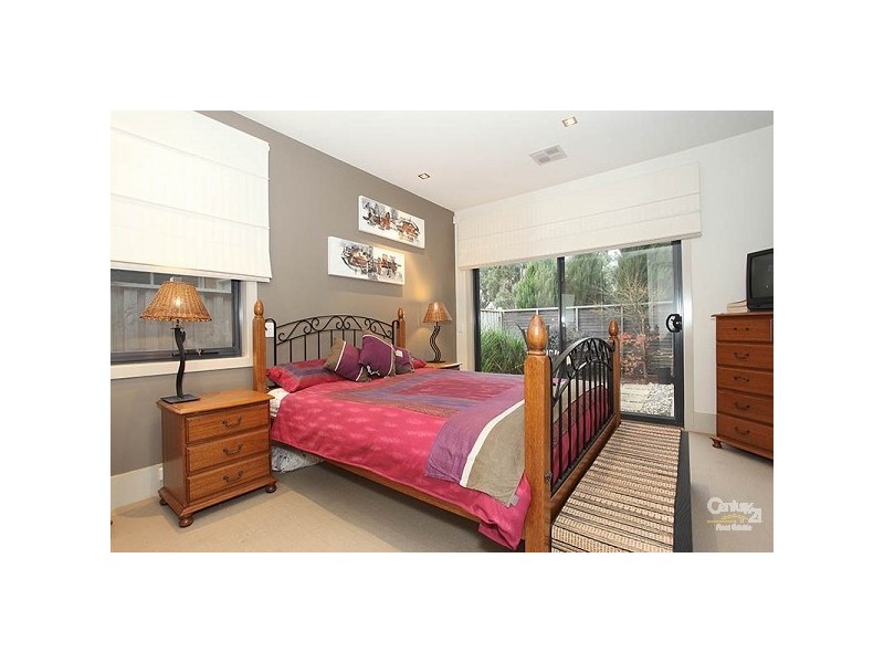 31 Barton Dve, Sandhurst VIC 3977