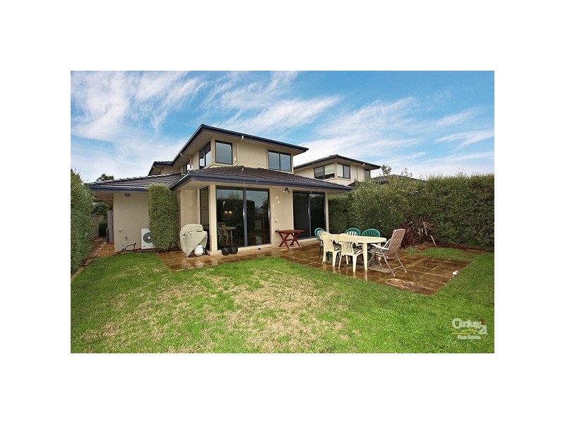 31 Barton Dve, Sandhurst VIC 3977