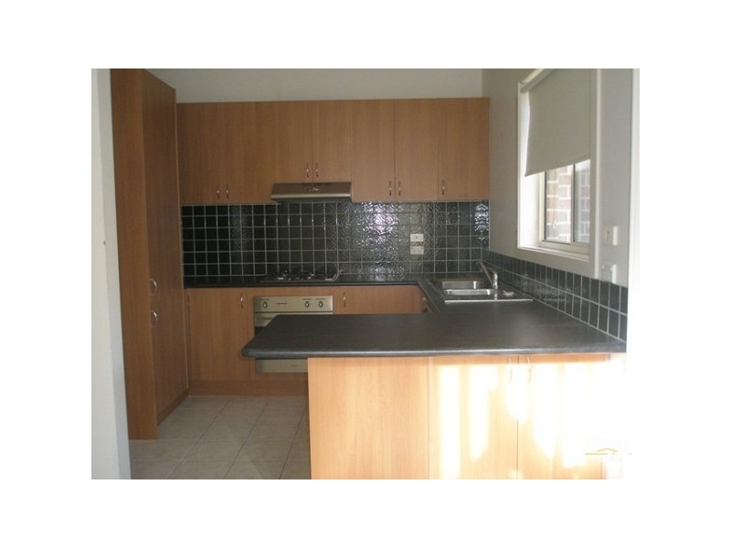 2/18 East Road, Seaford VIC 3198