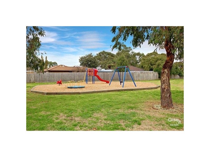 8 Adelong Court, Patterson Lakes VIC 3197