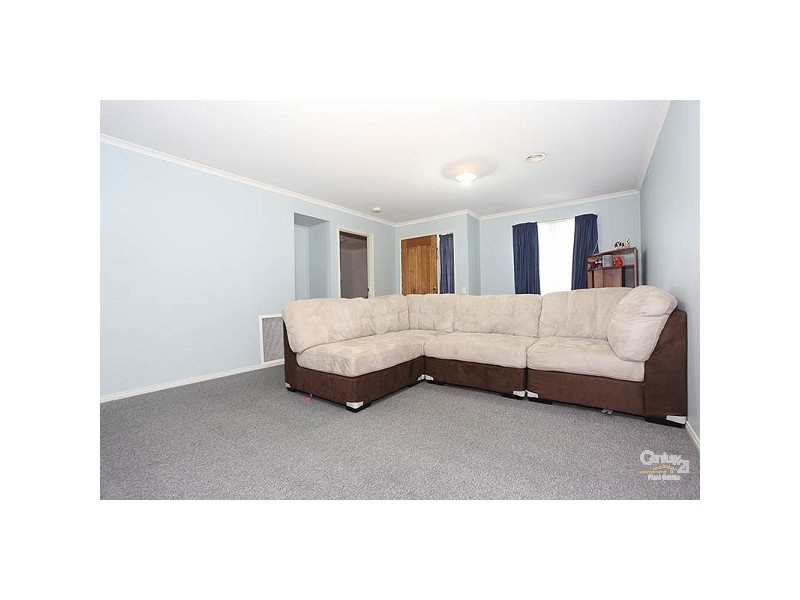 52 Scarborough Avenue, Cranbourne West VIC 3977