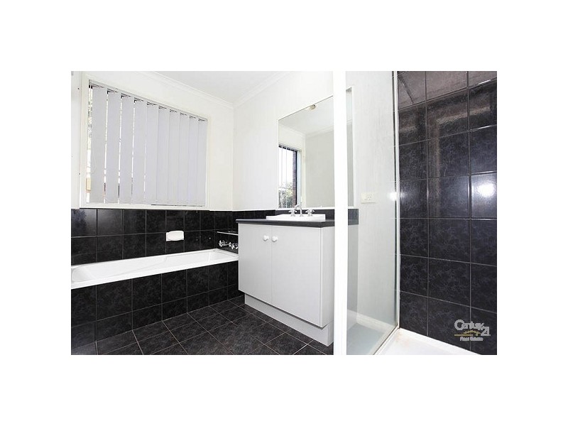 52 Scarborough Avenue, Cranbourne West VIC 3977