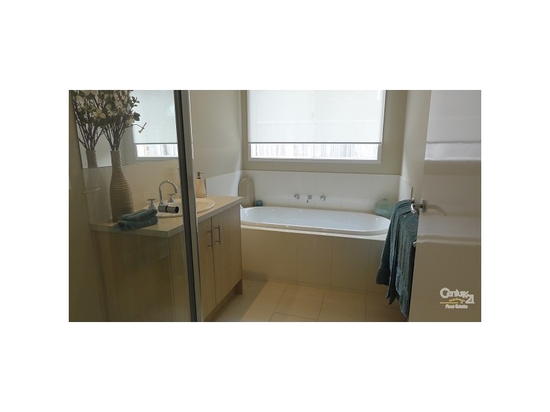 4 Peledora Place, Lyndhurst VIC 3975