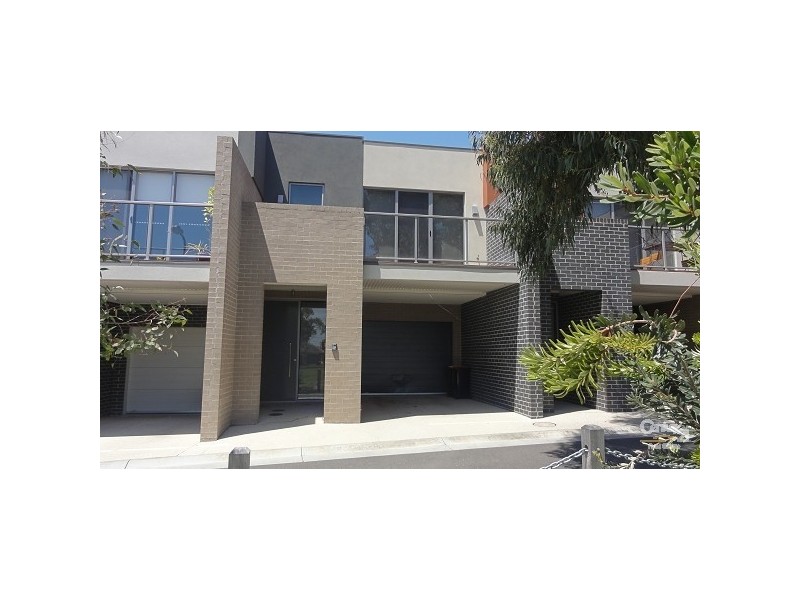 18 Silverbank Grove, Mentone VIC 3194